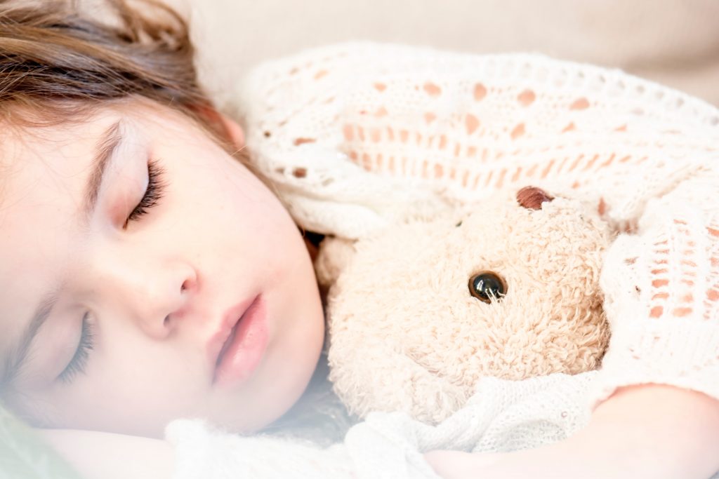 como definir o horário ideal para a criança dormir?