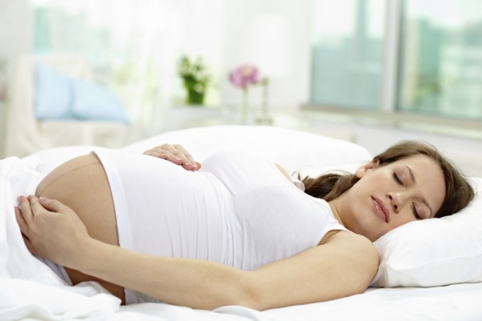 Como dormir bem na gravidez?